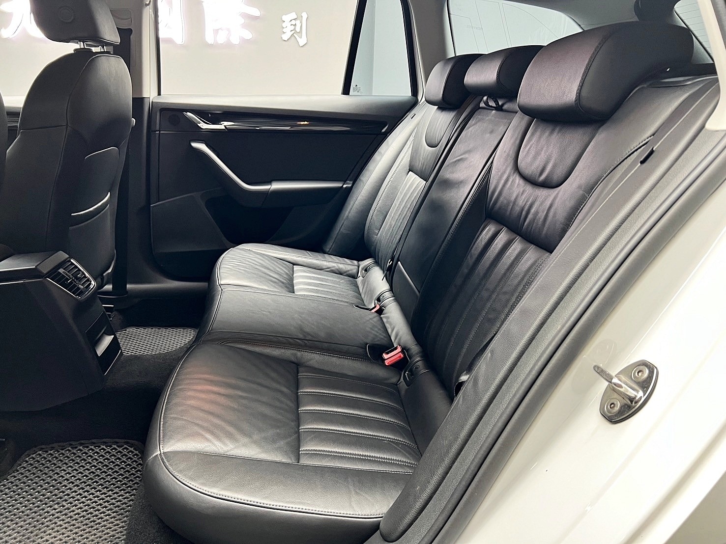 2018式 Skoda Octavia Combi 1.0TSI 豪華動能版 省油 代步 旅行車 ❗️(210)【 元禾國際 阿龍店長 0968-691-205】阿龍中古車 二手車 中古車 新北最大車庫 實車實價 認證車  第4張相片