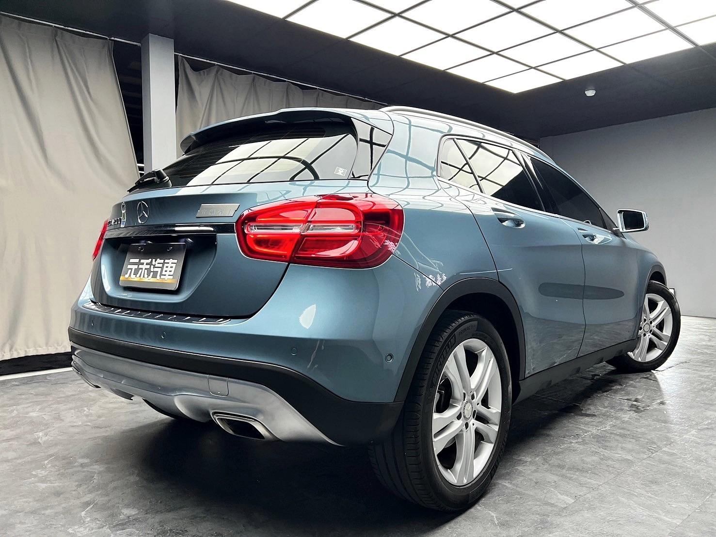 2015式 Benz 賓士 GLA200 X156 自動停車 雙電熱椅 ❗️(045)【 元禾國際 阿龍店長 0968-691-205】阿龍中古車 二手車 中古車 新北最大車庫 實車實價 認證車  第2張相片