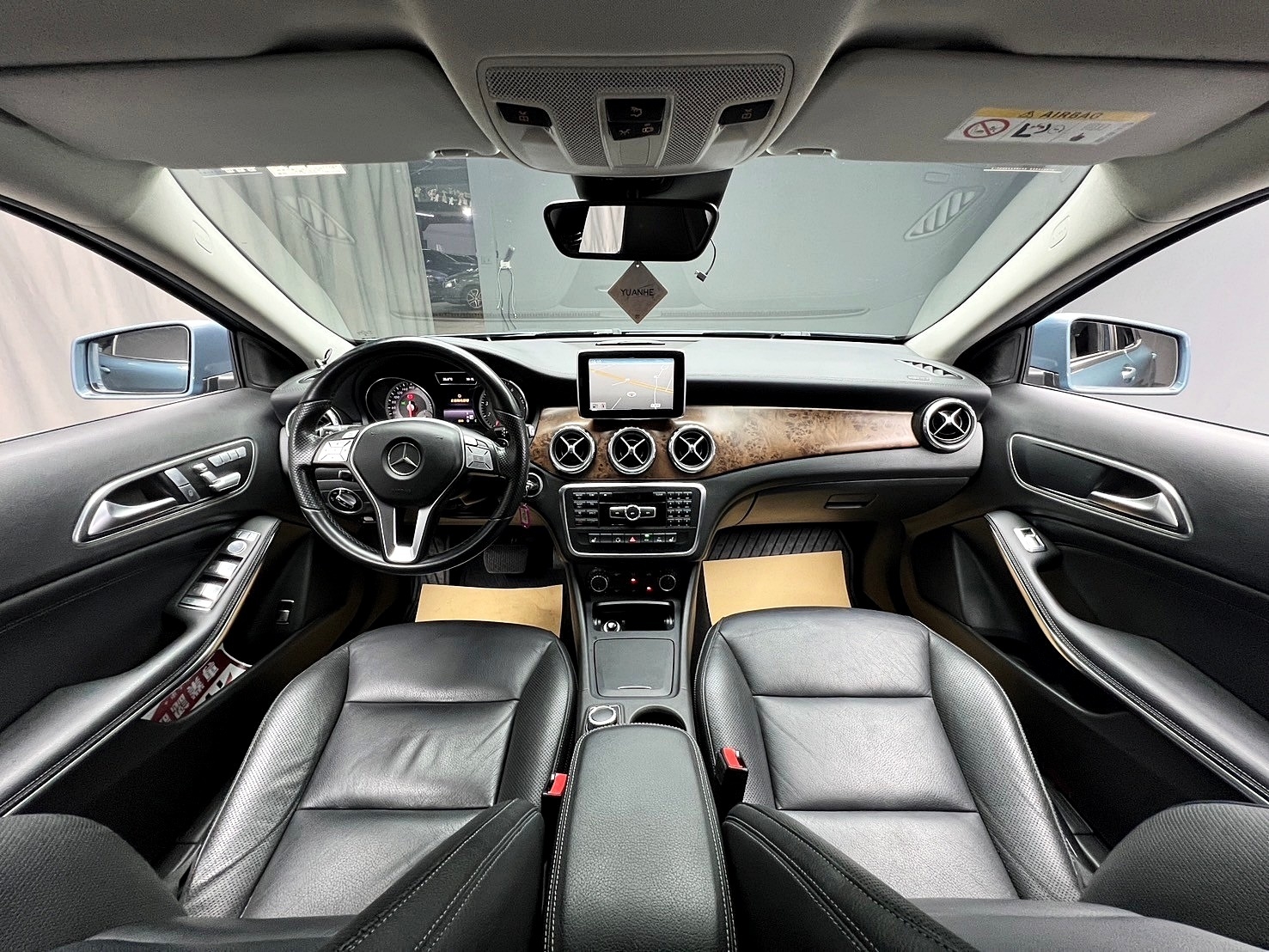 2015式 Benz 賓士 GLA200 X156 自動停車 雙電熱椅 ❗️(045)【 元禾國際 阿龍店長 0968-691-205】阿龍中古車 二手車 中古車 新北最大車庫 實車實價 認證車  第5張相片