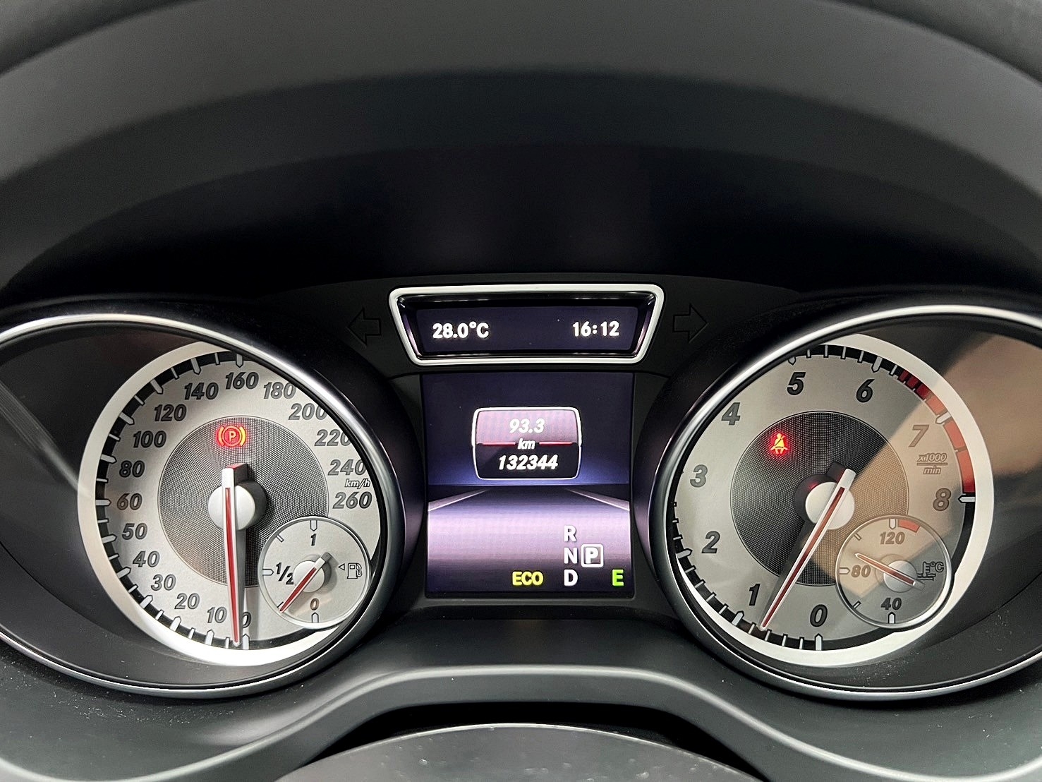 2015式 Benz 賓士 GLA200 X156 自動停車 雙電熱椅 ❗️(045)【 元禾國際 阿龍店長 0968-691-205】阿龍中古車 二手車 中古車 新北最大車庫 實車實價 認證車  第10張相片