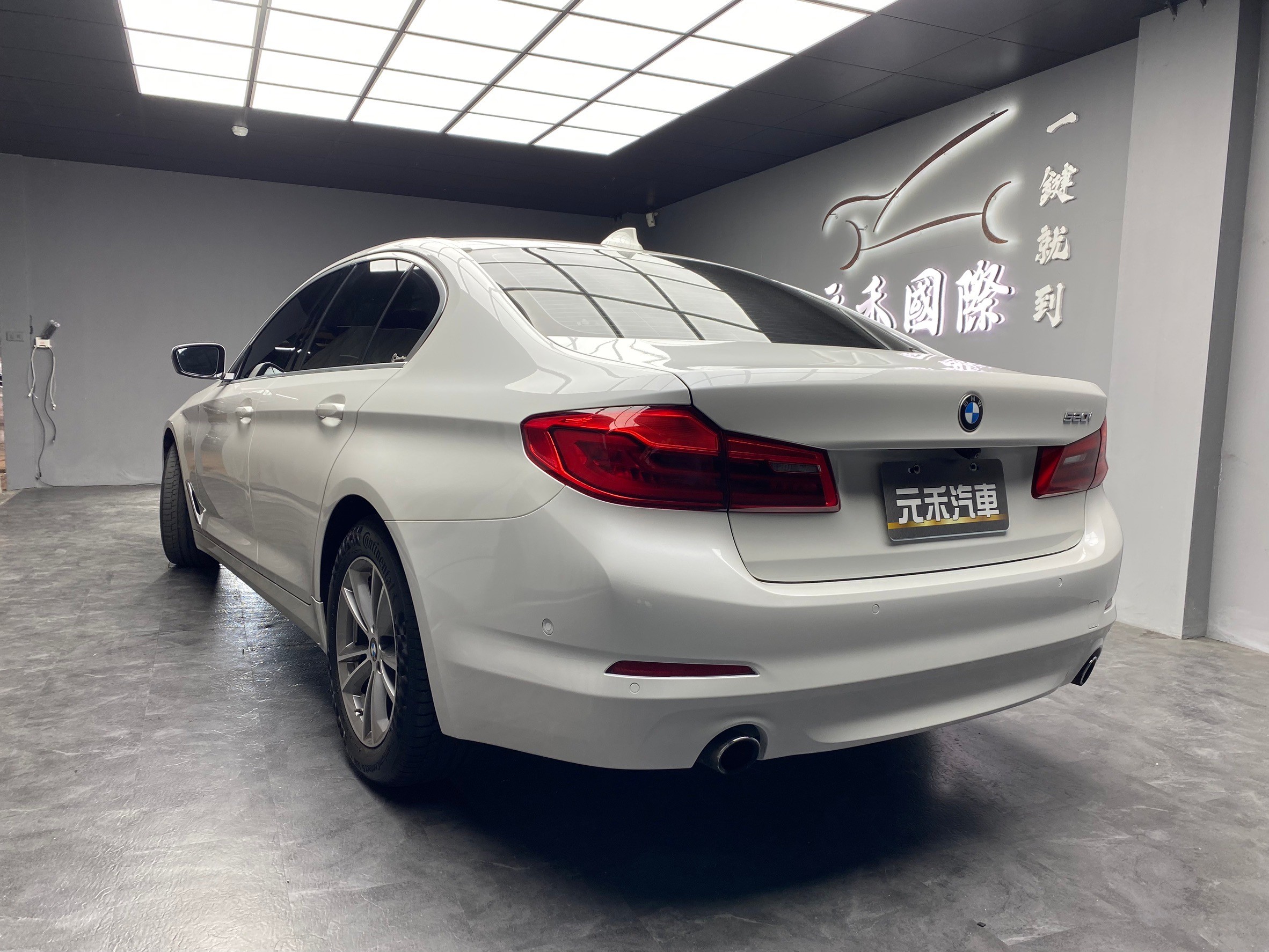 2019 G30 BMW 520i 極智版 5AT駕駛套件 跟車 自動停車 ❗️(188)【 元禾國際 阿龍店長 0968-691-205】阿龍中古車 二手車 中古車 新北最大車庫 實車實價 認證車  第3張相片
