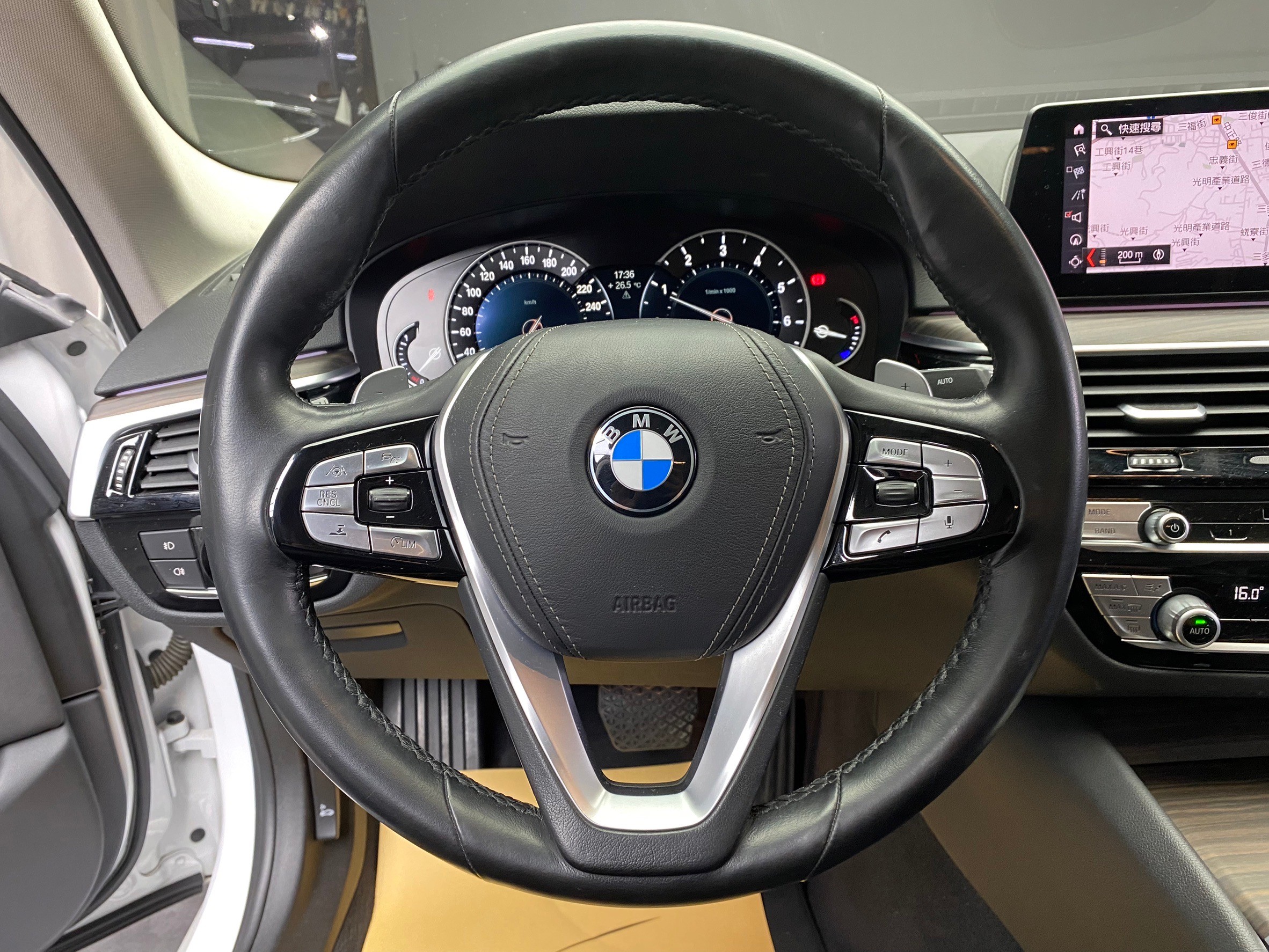 2019 G30 BMW 520i 極智版 5AT駕駛套件 跟車 自動停車 ❗️(188)【 元禾國際 阿龍店長 0968-691-205】阿龍中古車 二手車 中古車 新北最大車庫 實車實價 認證車  第6張相片