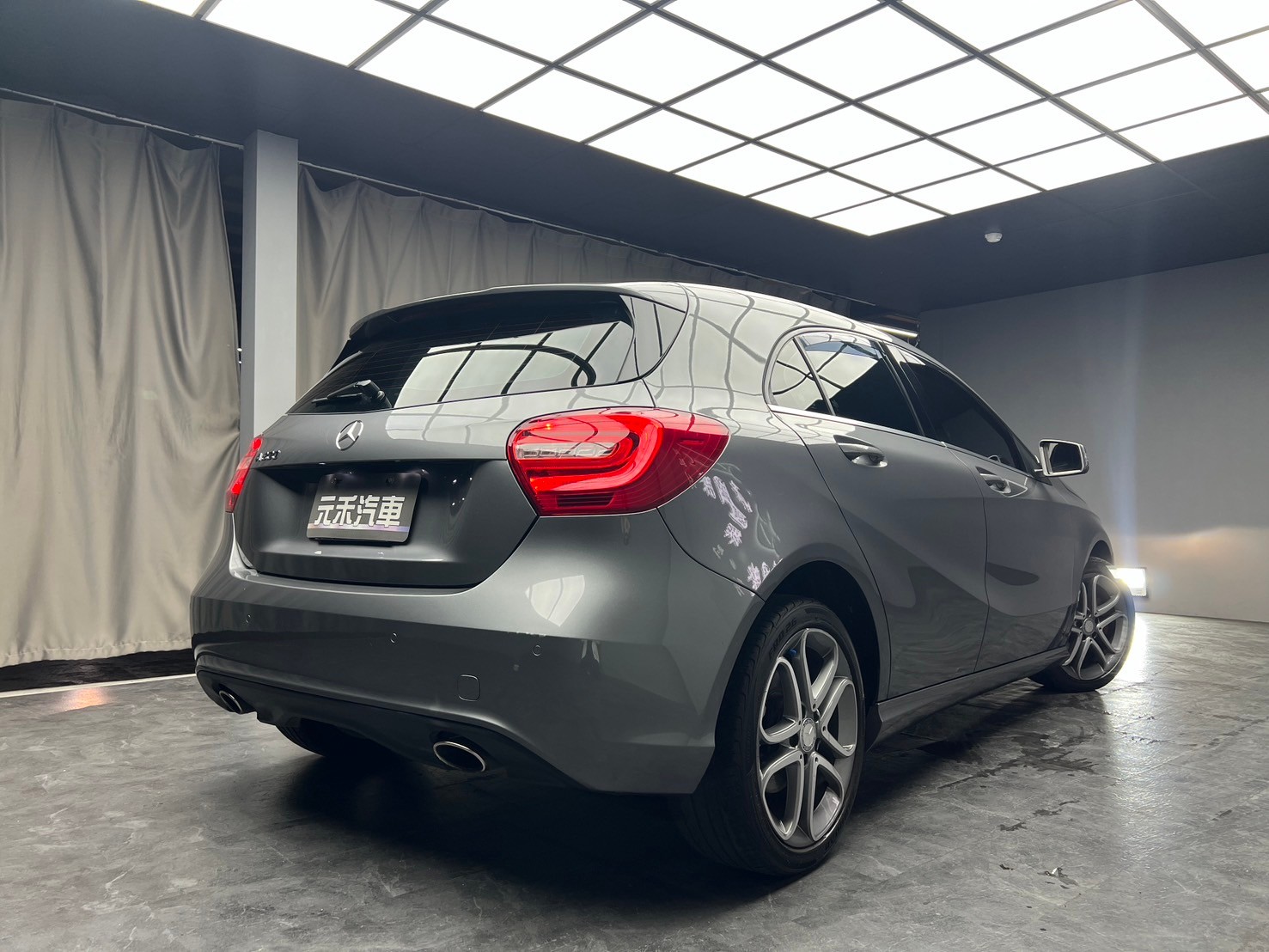 2015式 W176 Benz A200 全景天窗 進口掀背小車 ❗️(248)【 元禾國際 阿龍店長 0968-691-205】阿龍中古車 二手車 中古車 新北最大車庫 實車實價 認證車  第2張相片