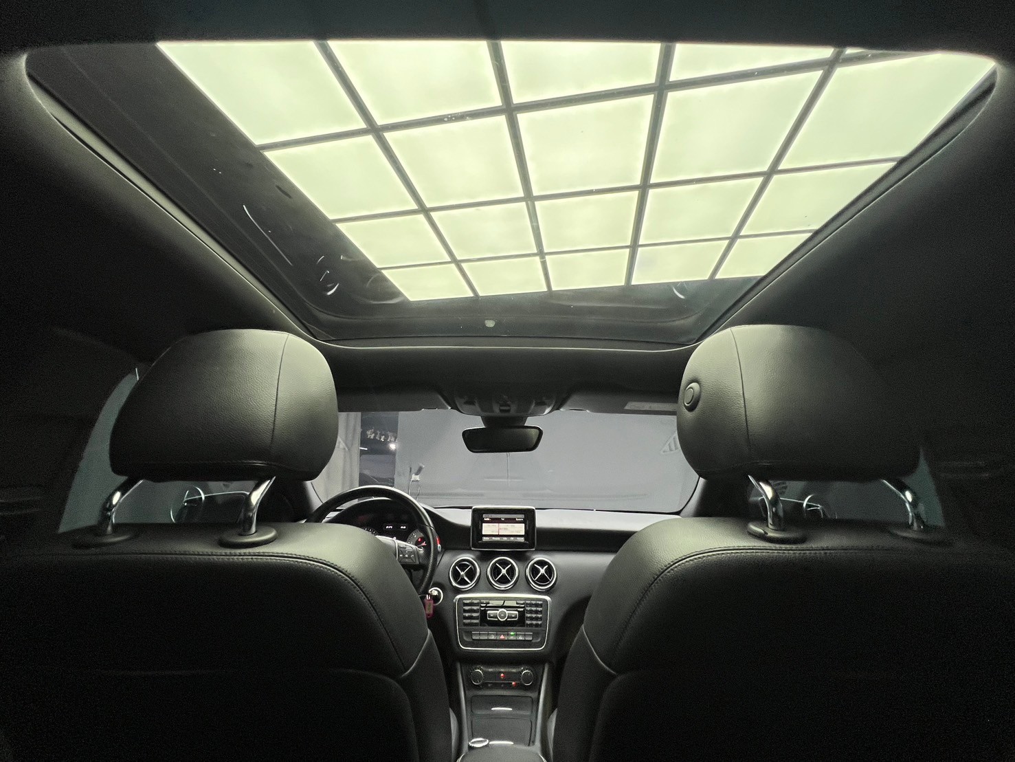 2015式 W176 Benz A200 全景天窗 進口掀背小車 ❗️(248)【 元禾國際 阿龍店長 0968-691-205】阿龍中古車 二手車 中古車 新北最大車庫 實車實價 認證車  第4張相片