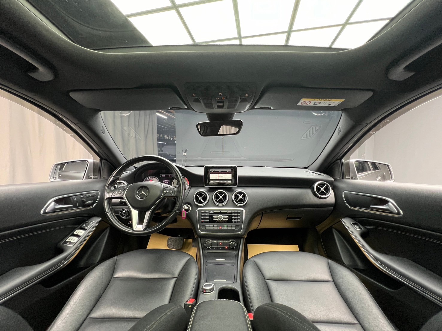 2015式 W176 Benz A200 全景天窗 進口掀背小車 ❗️(248)【 元禾國際 阿龍店長 0968-691-205】阿龍中古車 二手車 中古車 新北最大車庫 實車實價 認證車  第6張相片