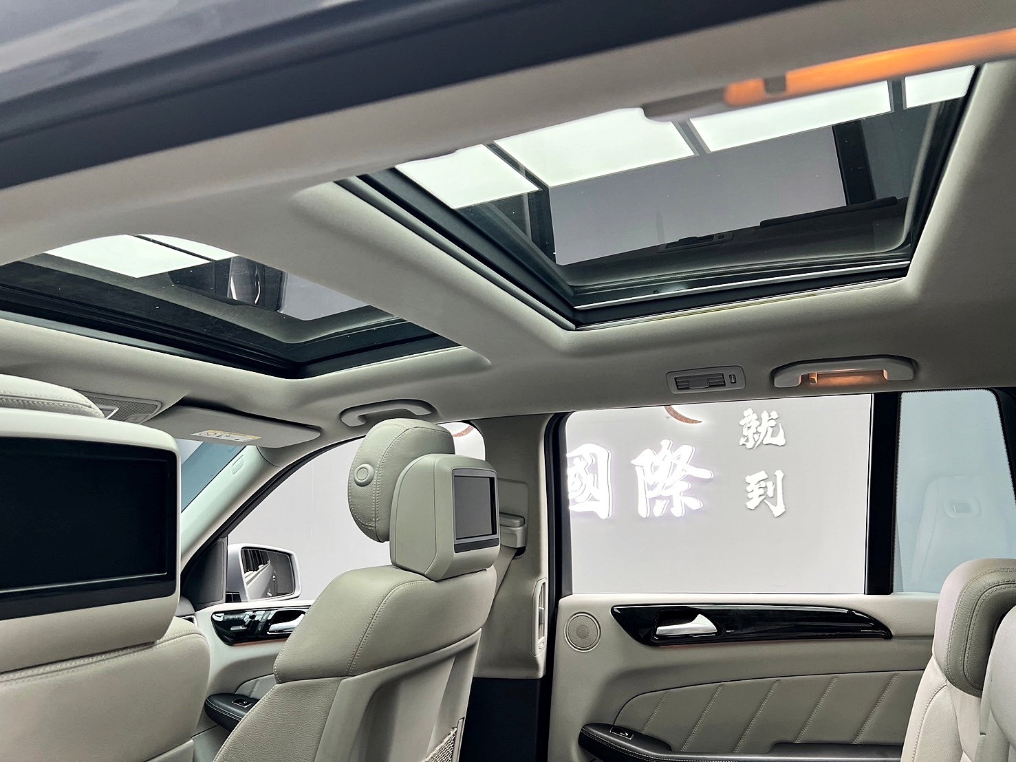 2015 Benz GL350 柴油 四驅 大型 七人座 電子懸吊 米色內室 ❗️(187)【 元禾國際 阿龍店長 0968-691-205】阿龍中古車 二手車 中古車 新北最大車庫 實車實價 認證車  第5張相片