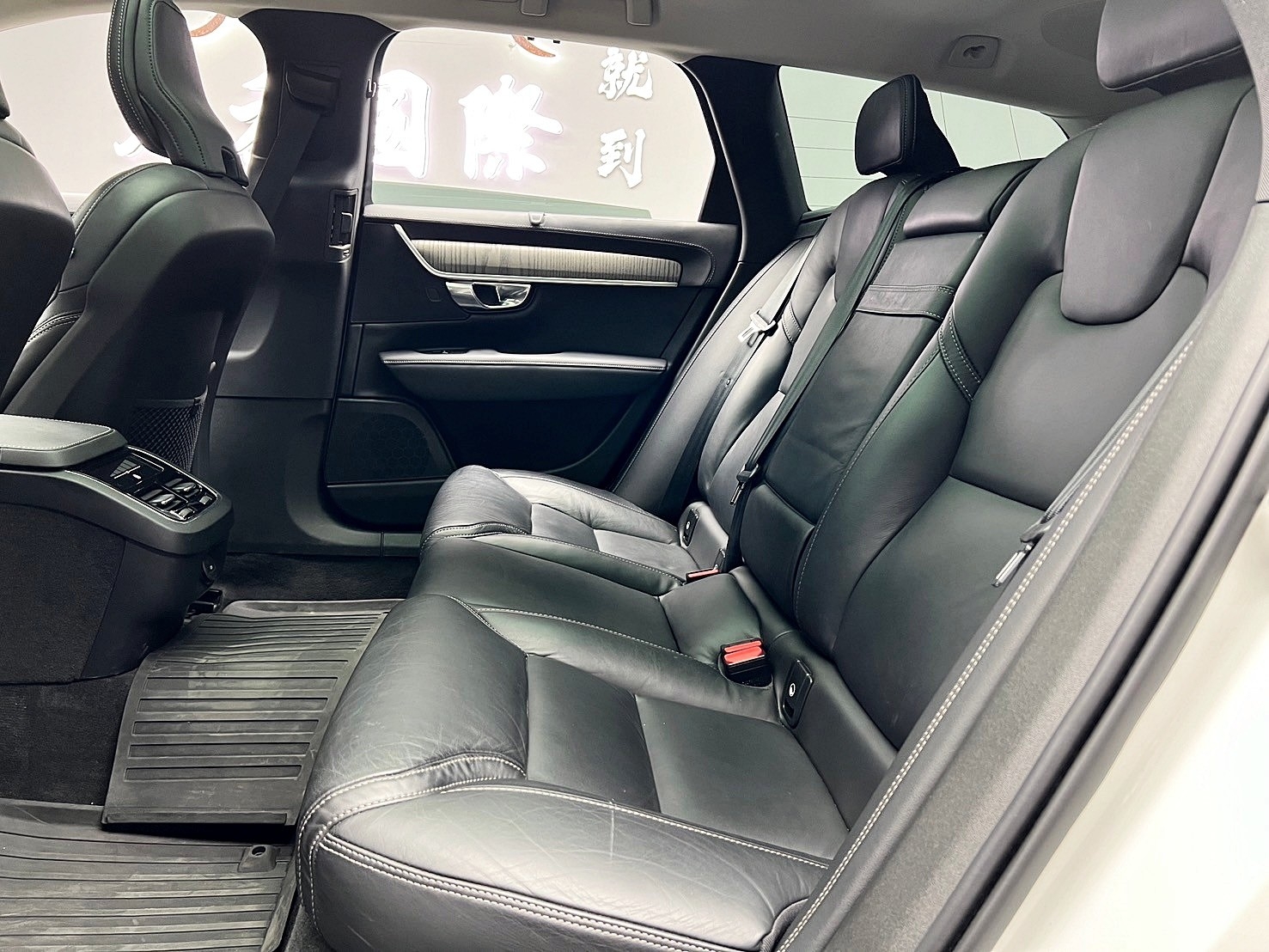2021 Volvo V90 Cross Country B5 Momentum B5 跟車 輕油電 四驅 旅行車 ❗️(089)【 元禾國際 阿龍店長 0968-691-205】阿龍中古車 二手車 中古車 新北最大車庫 實車實價 認證車  第4張相片