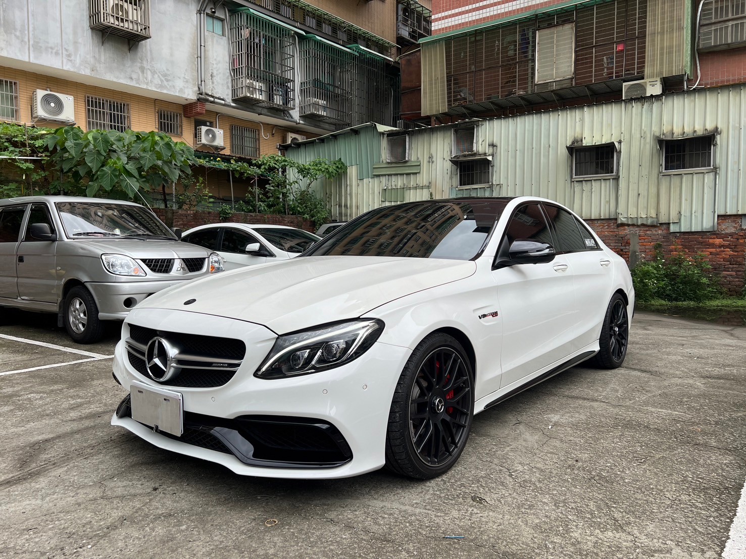 新車入庫🔥2016 賓士 AMG C63 S 稀有V8轎跑  第2張相片