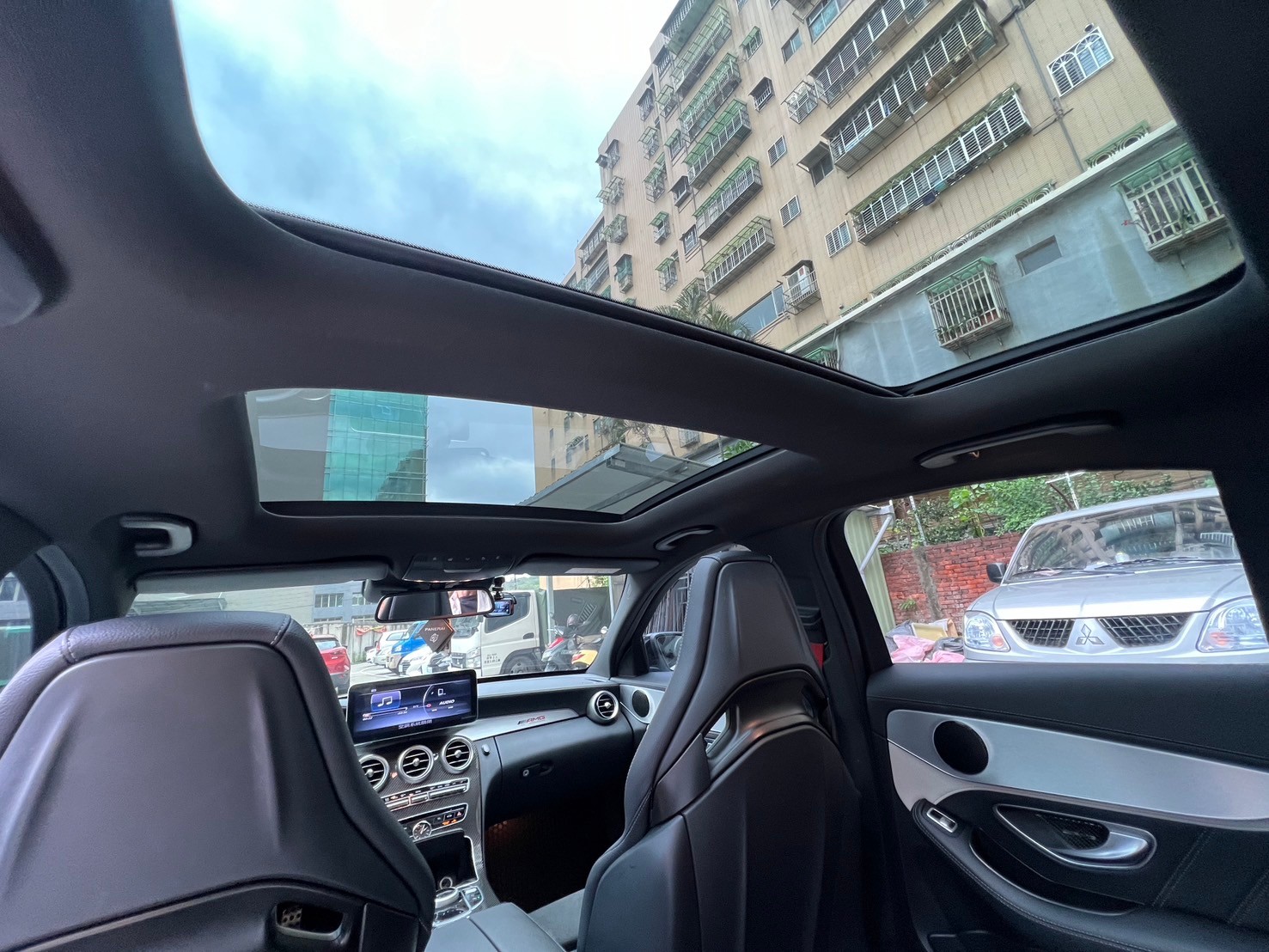 新車入庫🔥2016 賓士 AMG C63 S 稀有V8轎跑  第4張相片