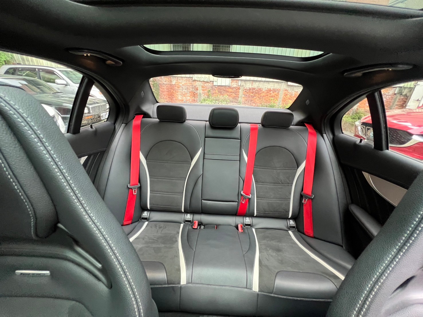 新車入庫🔥2016 賓士 AMG C63 S 稀有V8轎跑  第8張相片