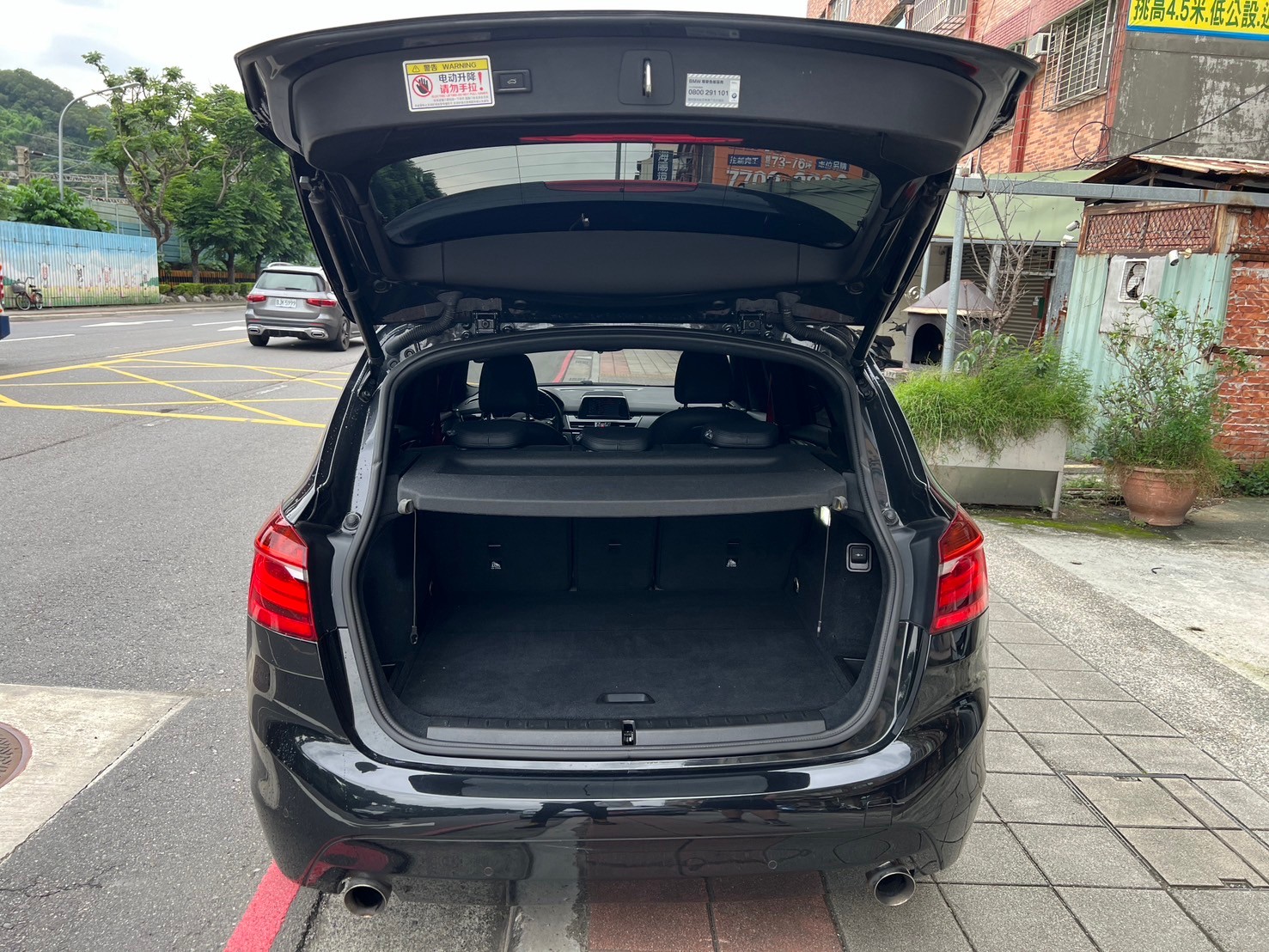 新車入庫🔥2016 BMW 218i Active Tourer  第2張相片