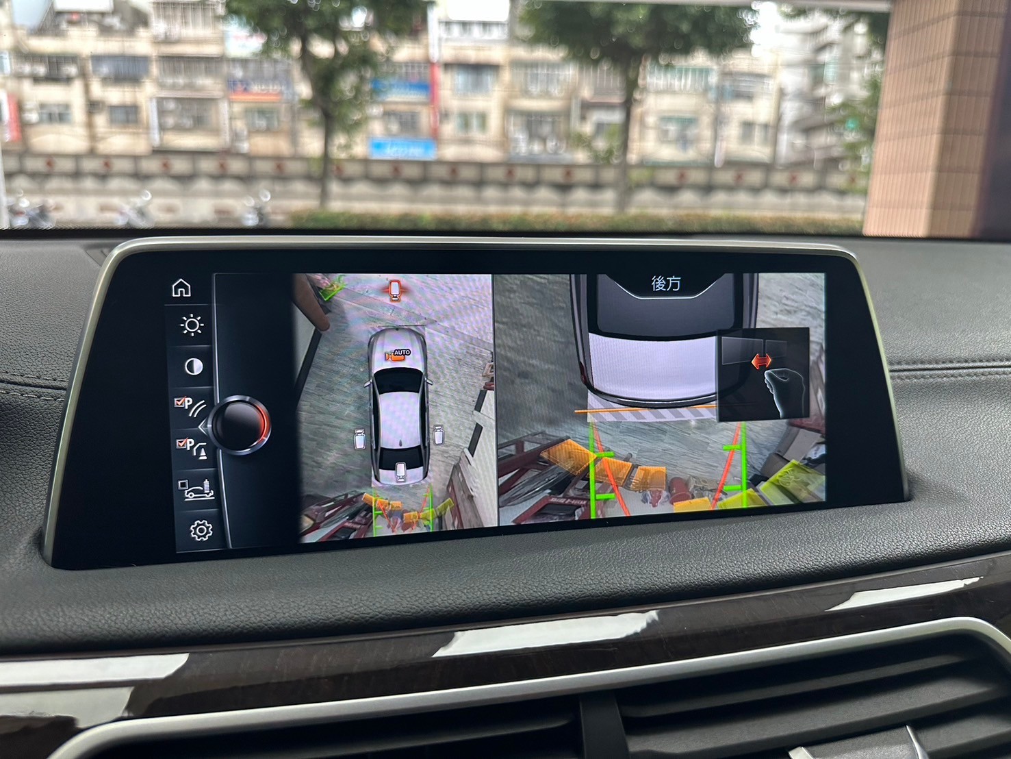 2016 BMW G12 740Li Luxury 全景天窗+按摩椅  第3張相片