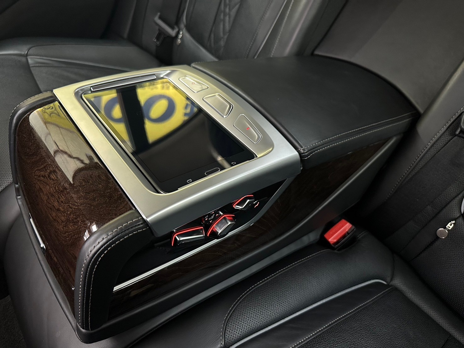 2016 BMW G12 740Li Luxury 全景天窗+按摩椅  第7張相片