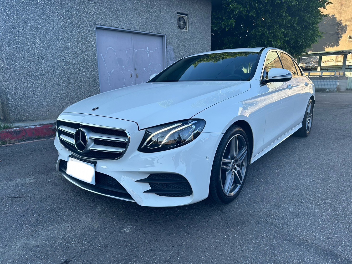 2019 E300 AMG運動版 總代理 23p 吸門+腳踢🔥  第1張相片