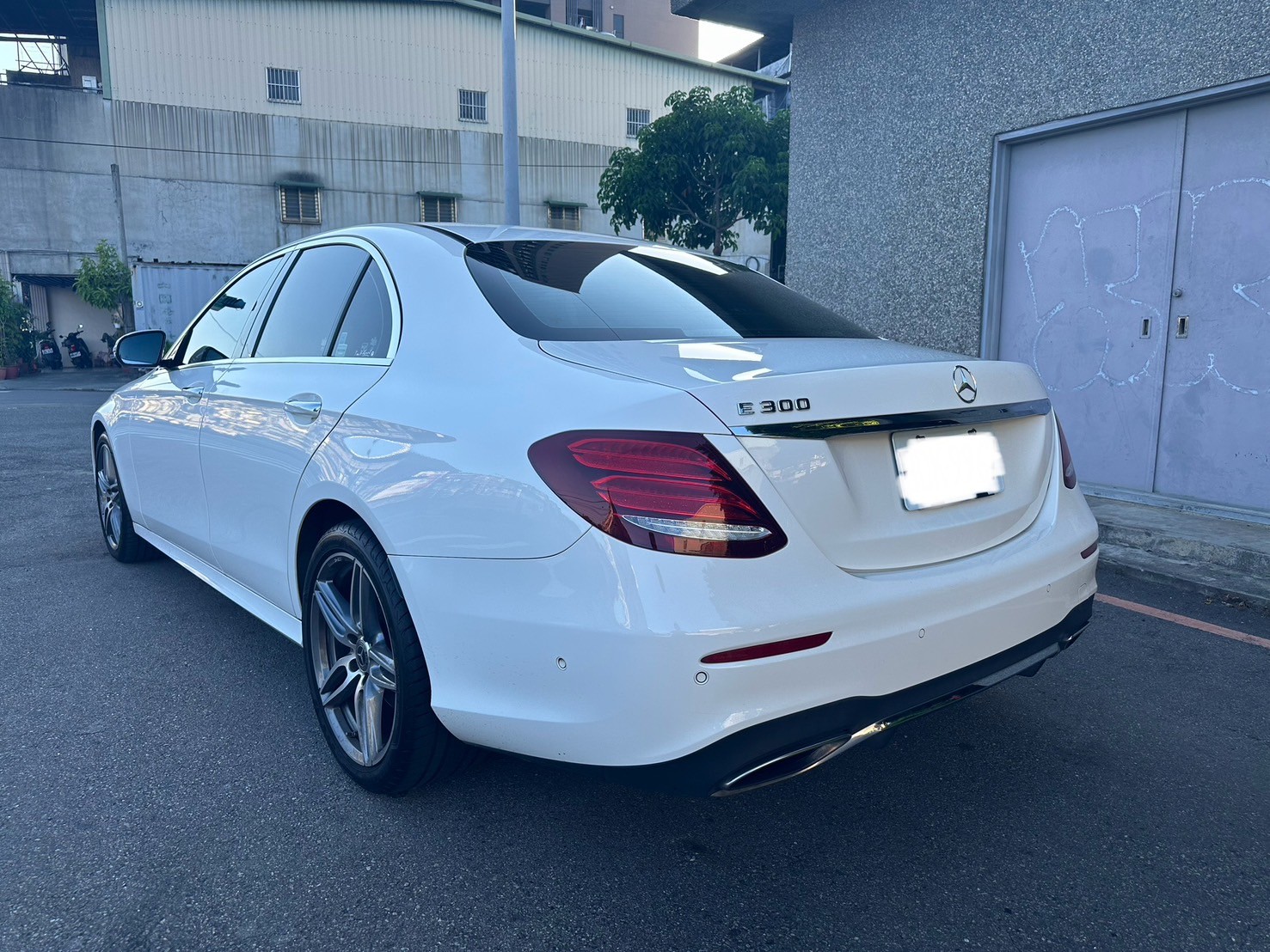 2019 E300 AMG運動版 總代理 23p 吸門+腳踢🔥  第9張相片