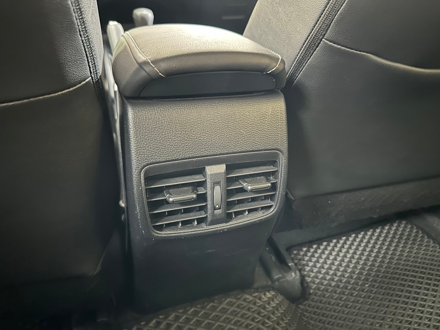 2019 Toyota Corolla Altis 1.8豪華 有跟車  第3張相片