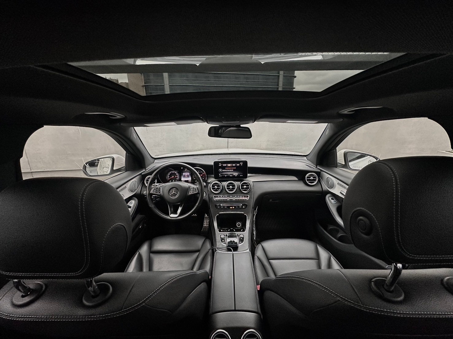2019 GLC300 AMG 4MATIC 基本滿 左二鍵🔥  第2張相片