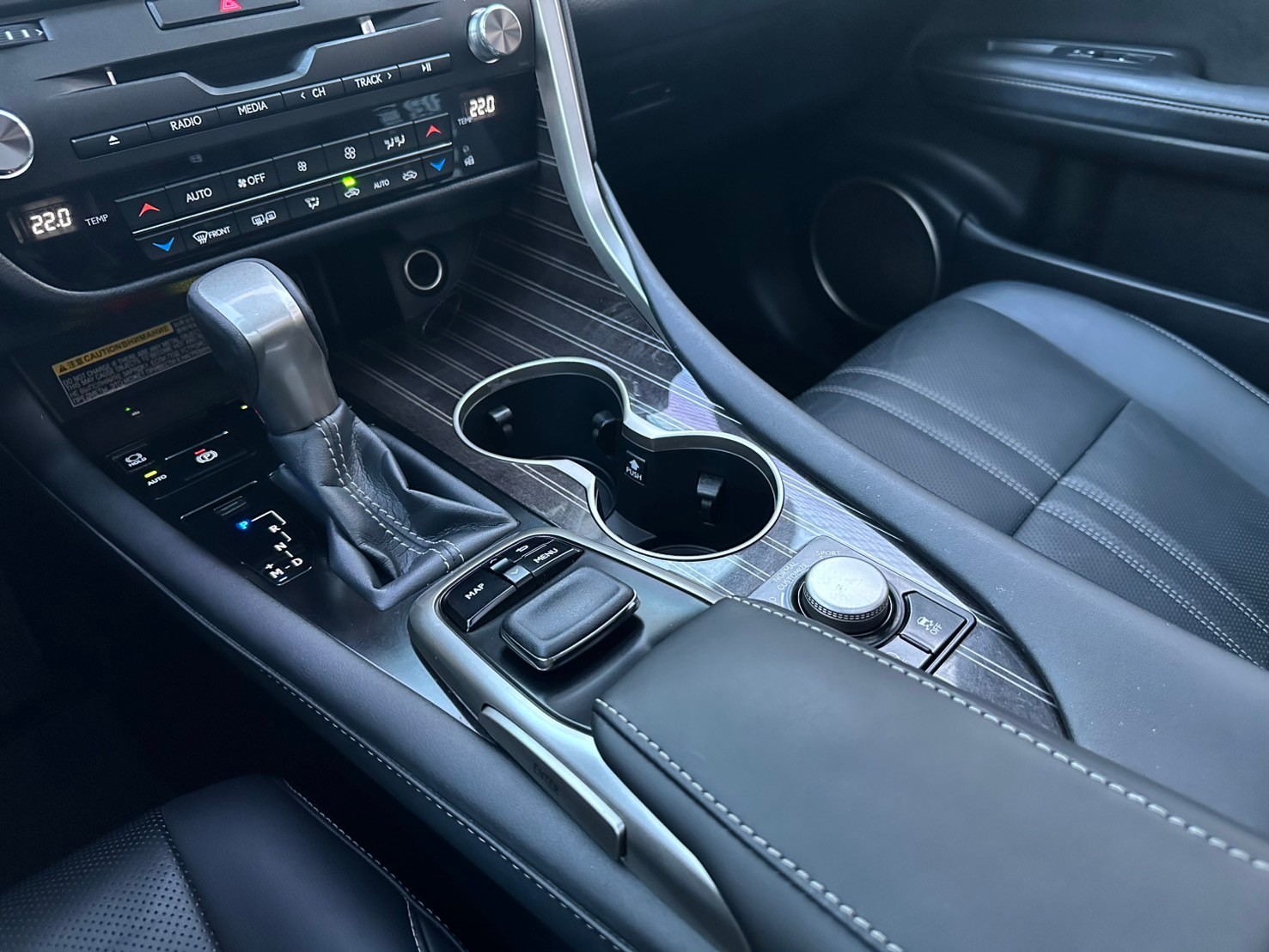 2016式 Lexus RX200t 旗艦版 全新價格超便宜🔥  第6張相片