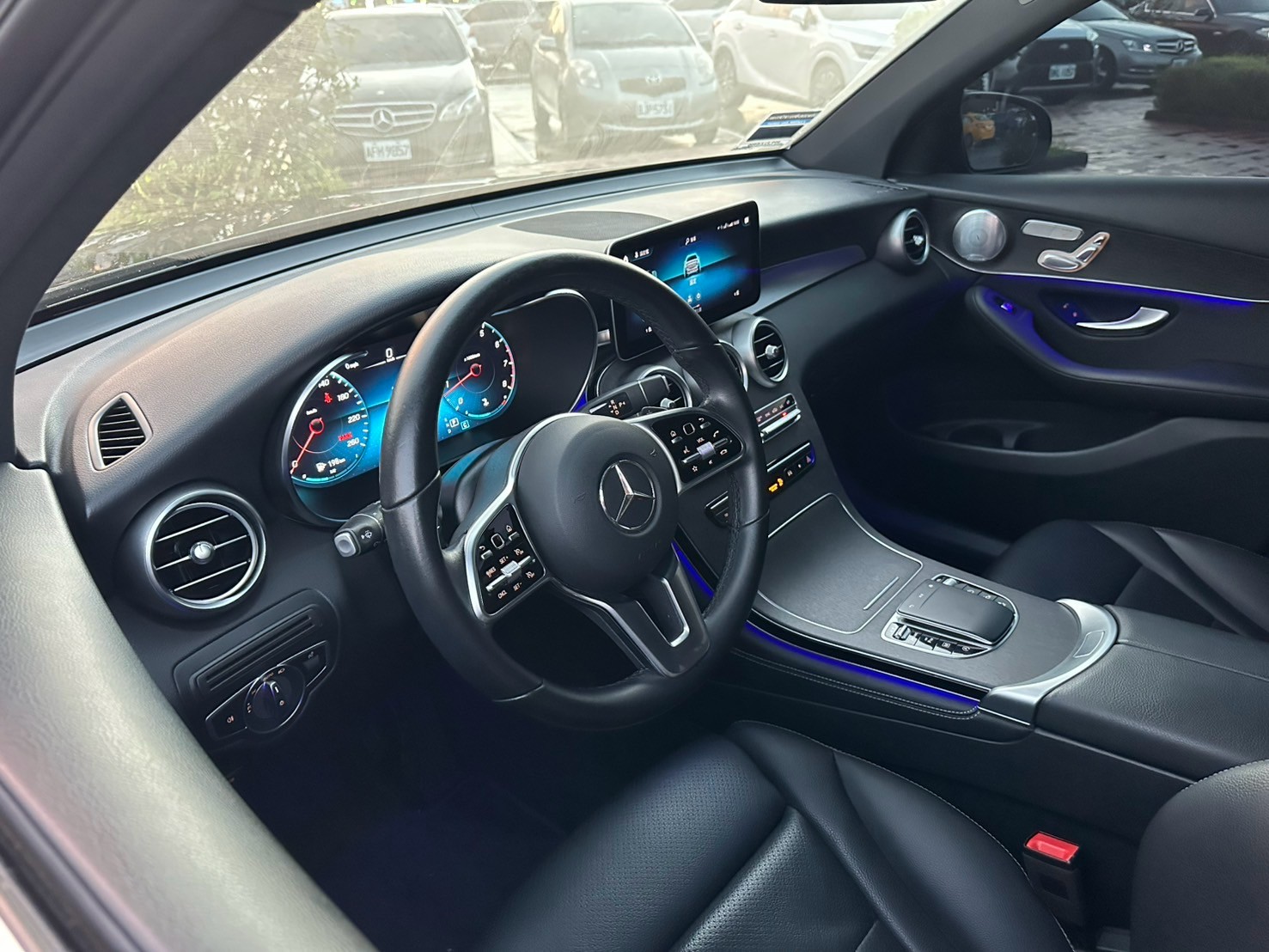 2020 GLC300 改款後數位儀表 大優惠!市場最便宜  第8張相片