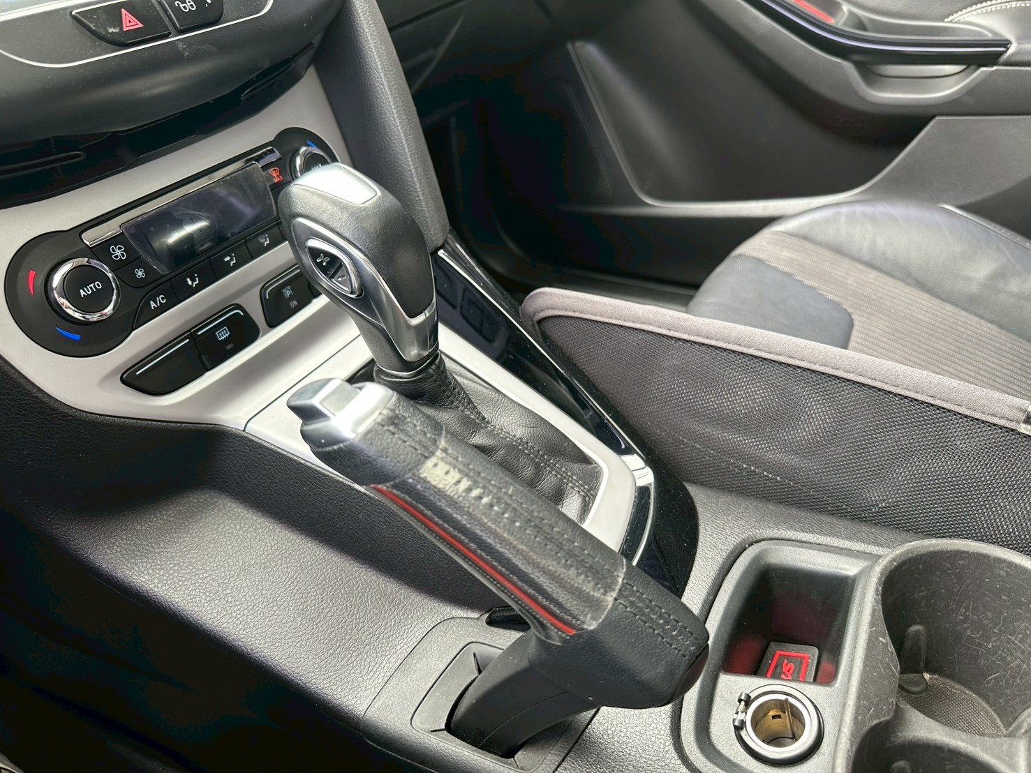 2014 focus MK3 有天窗版本 代步車不只是代步!  第4張相片