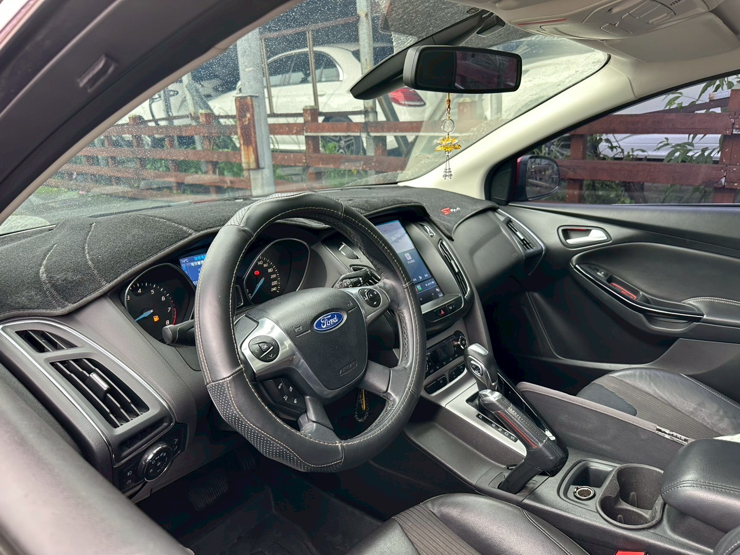 2014 focus MK3 有天窗版本 代步車不只是代步!  第5張相片