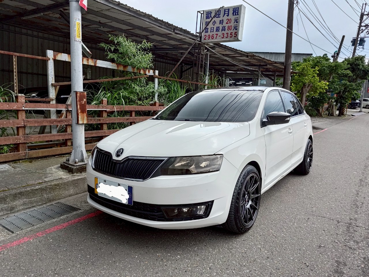 2016 skoda rapid 1.4 超大全景天窗 內裝超挺!  第1張相片