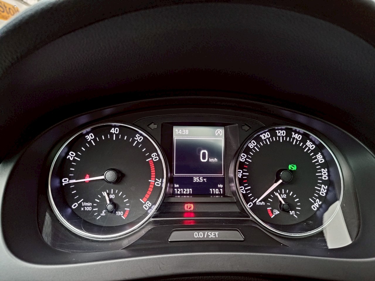 2016 skoda rapid 1.4 超大全景天窗 內裝超挺!  第4張相片