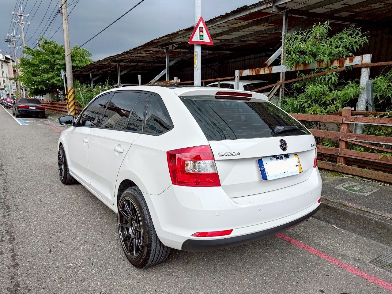 2016 skoda rapid 1.4 超大全景天窗 內裝超挺!  第5張相片