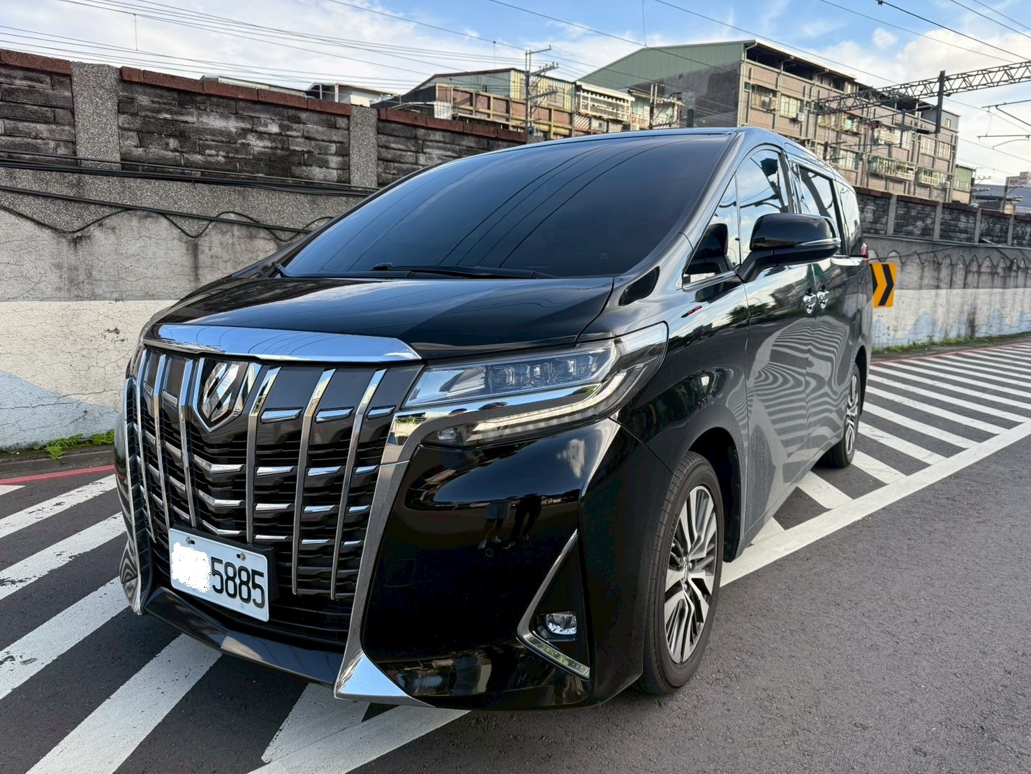 2018 阿法 alphard 3.5 跑少+新價格 閃亮登場🔥  第1張相片