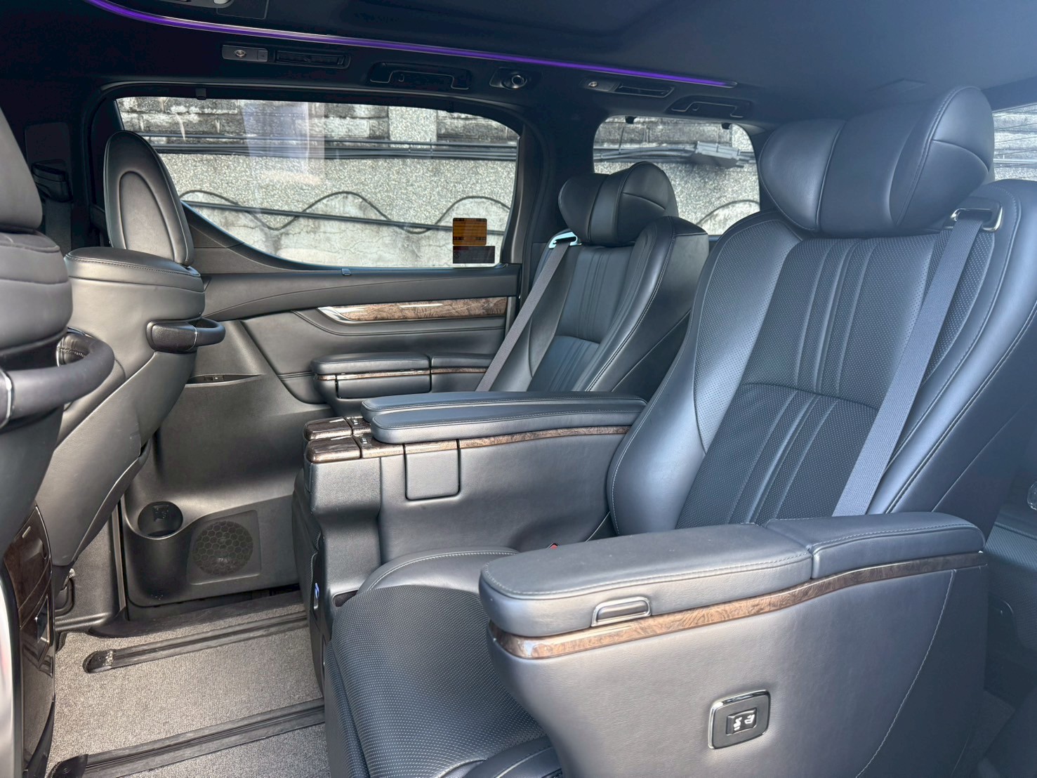 2018 阿法 alphard 3.5 跑少+新價格 閃亮登場🔥  第3張相片