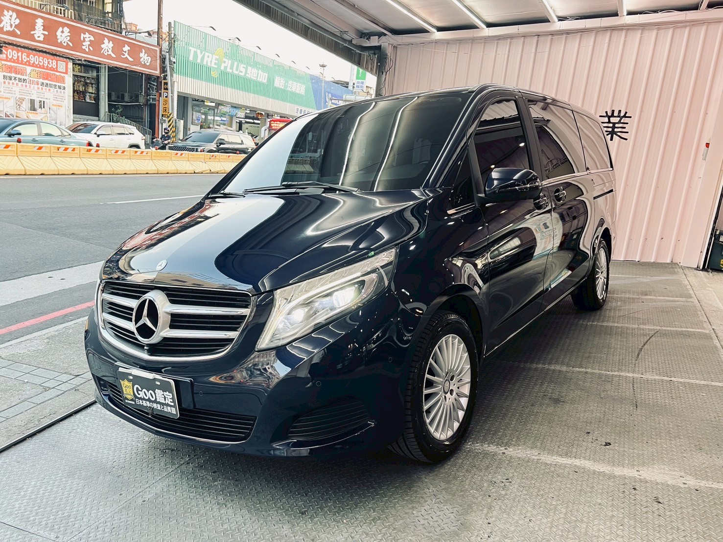 2017 賓士 V250D 超低里程 360環景+雙電滑門!  第1張相片