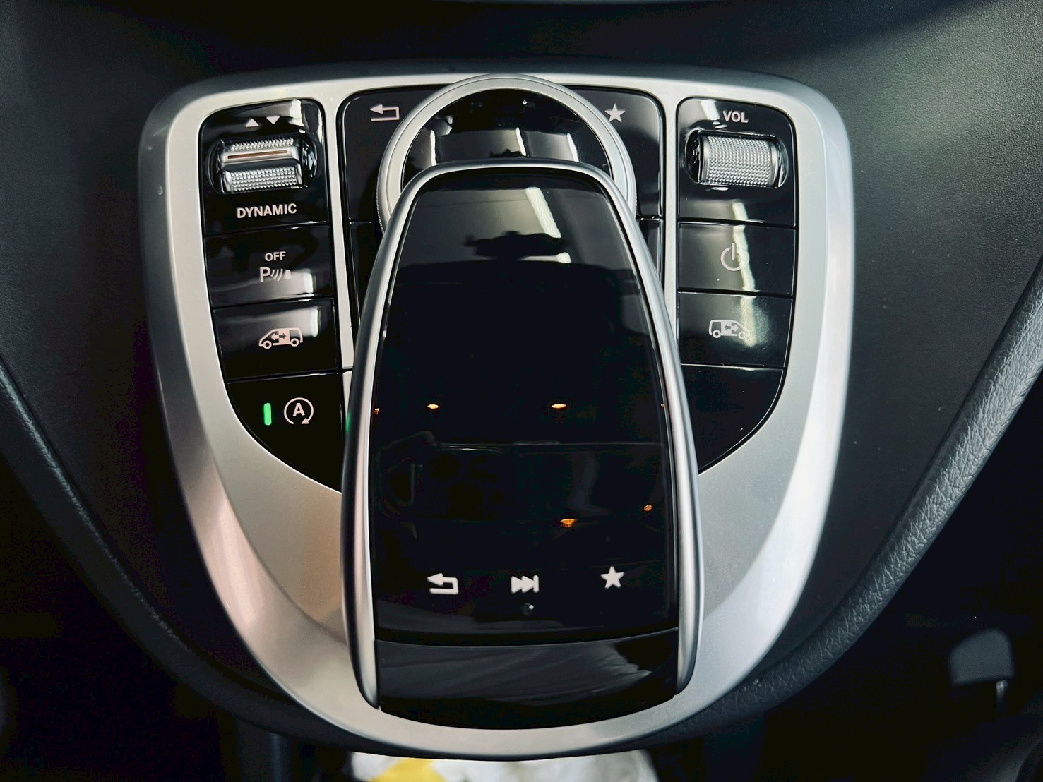 2017 賓士 V250D 超低里程 360環景+雙電滑門!  第7張相片