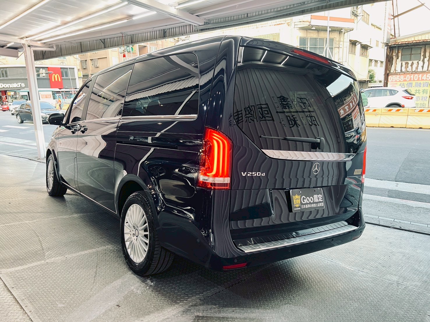 2017 賓士 V250D 超低里程 360環景+雙電滑門!  第9張相片