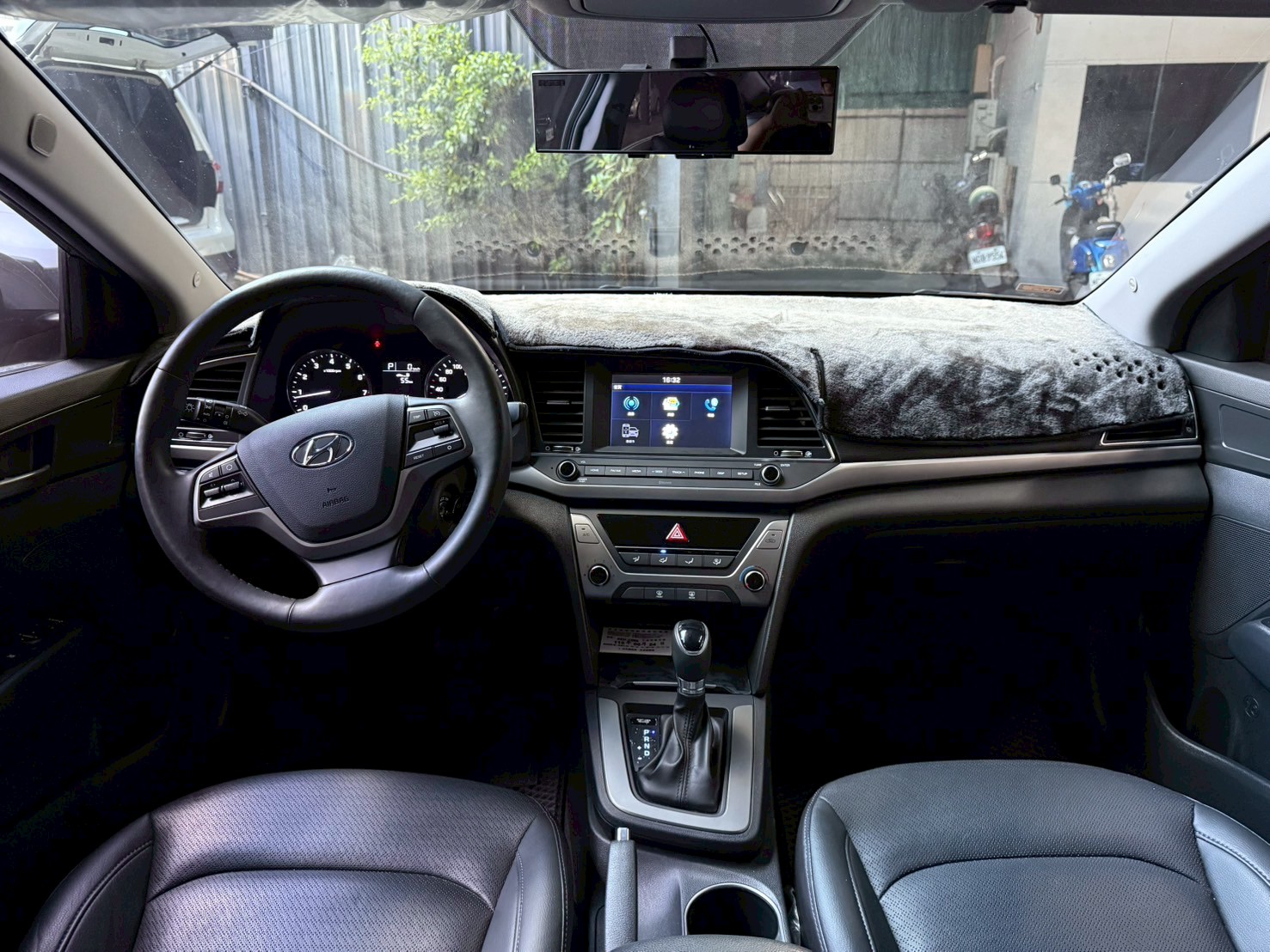 2019 hyundai elantra 豪華型 售價只要31.8萬  第2張相片