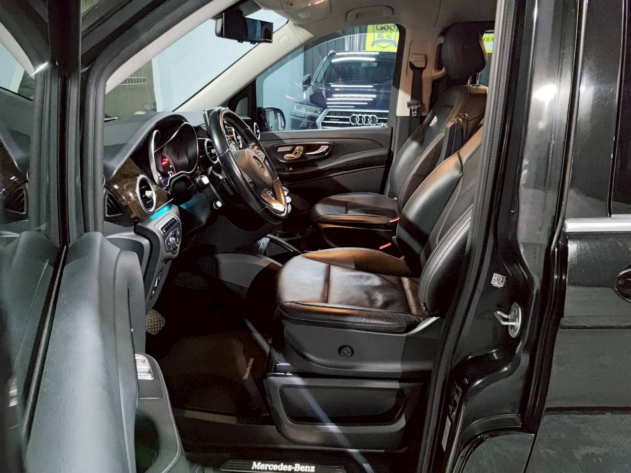 2015 賓士 v250d 七人座 僅跑6萬 改360座椅🔥  第3張相片