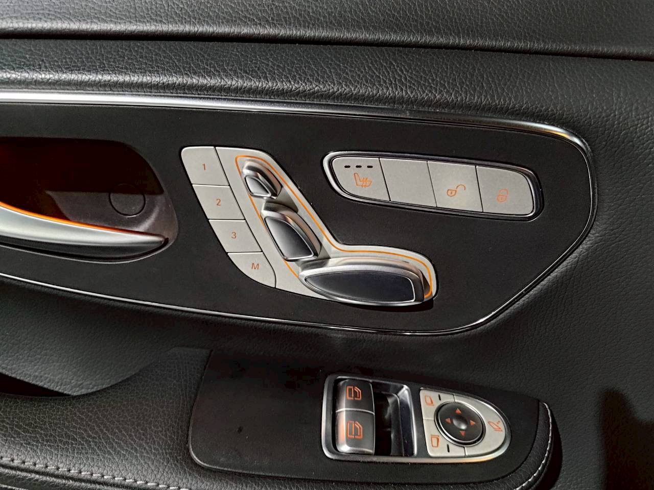 2015 賓士 v250d 七人座 僅跑6萬 改360座椅🔥  第7張相片