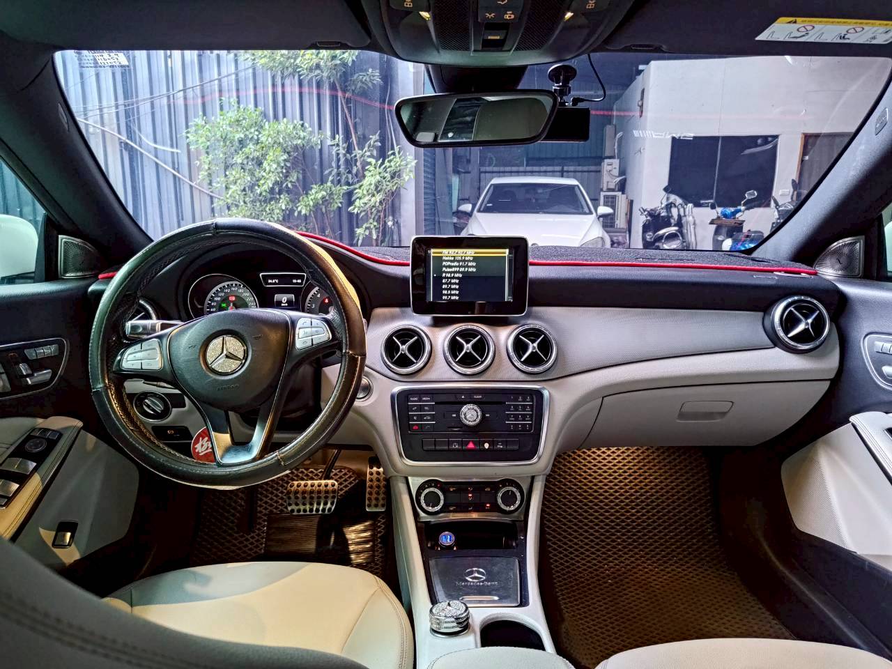 2015 賓士 CLA200 天窗+魚眼頭燈 車況綿🔥  第3張相片