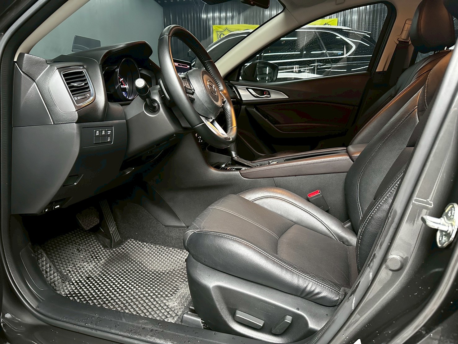 2018 魂動馬三 五門 MAZDA3 旗艦版 BOSE音響🔥  第4張相片