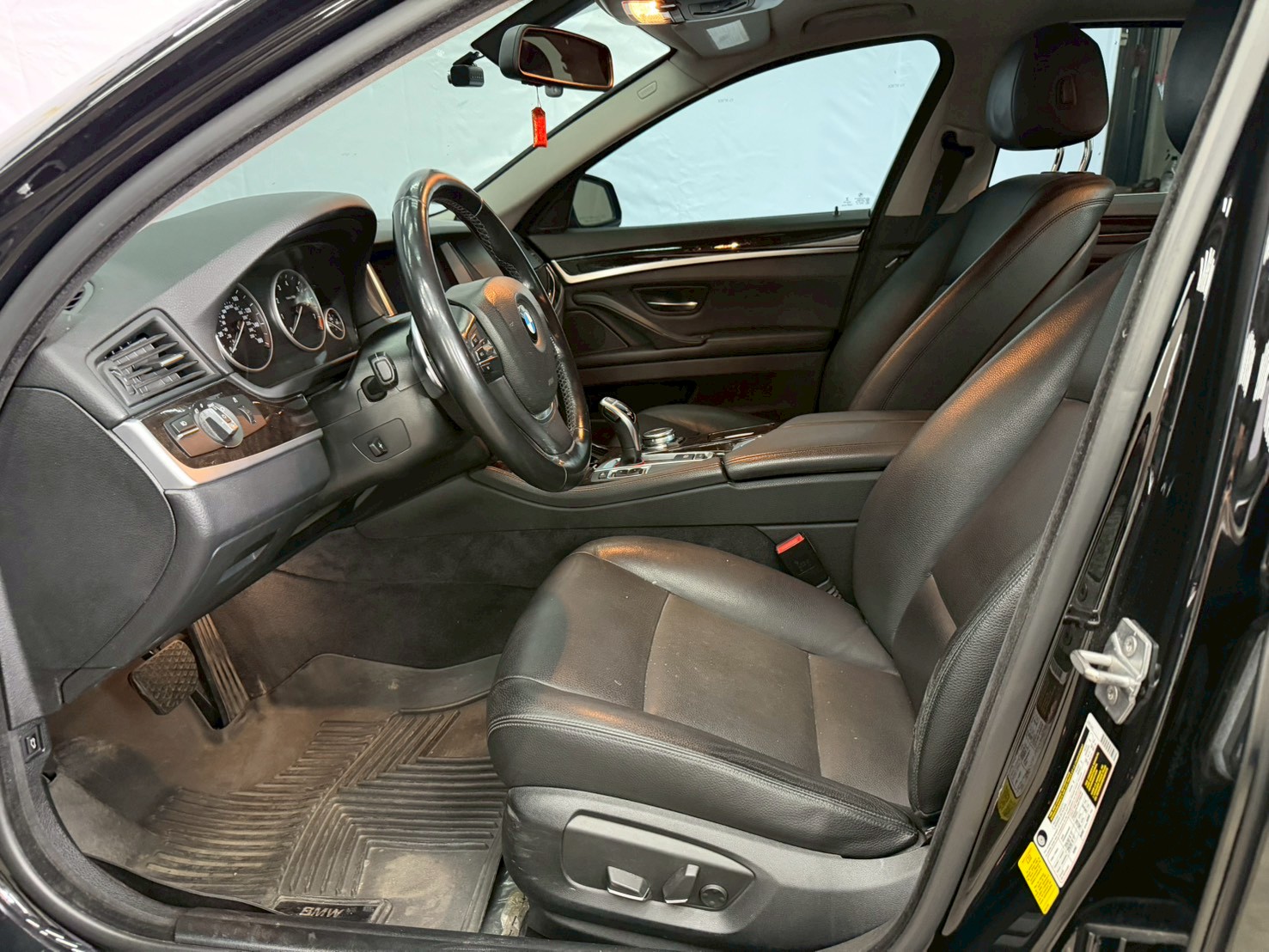 2016 BMW F10 528i 少年董最愛的黑頭車🔥  第3張相片