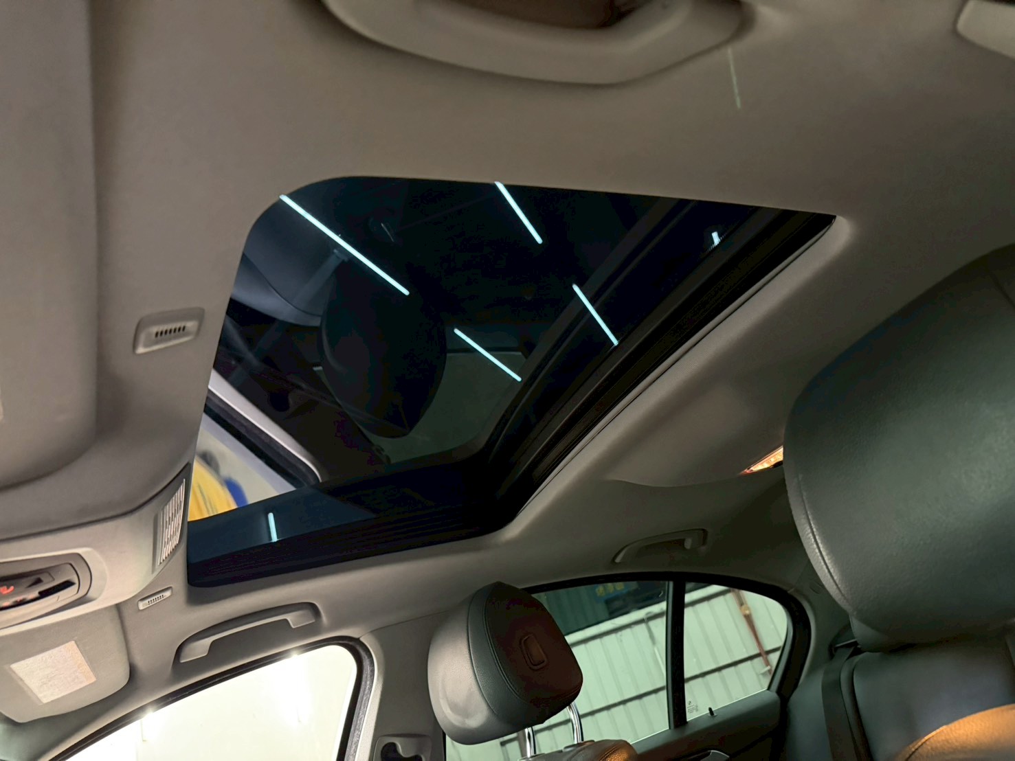 2016 BMW F10 528i 少年董最愛的黑頭車🔥  第7張相片