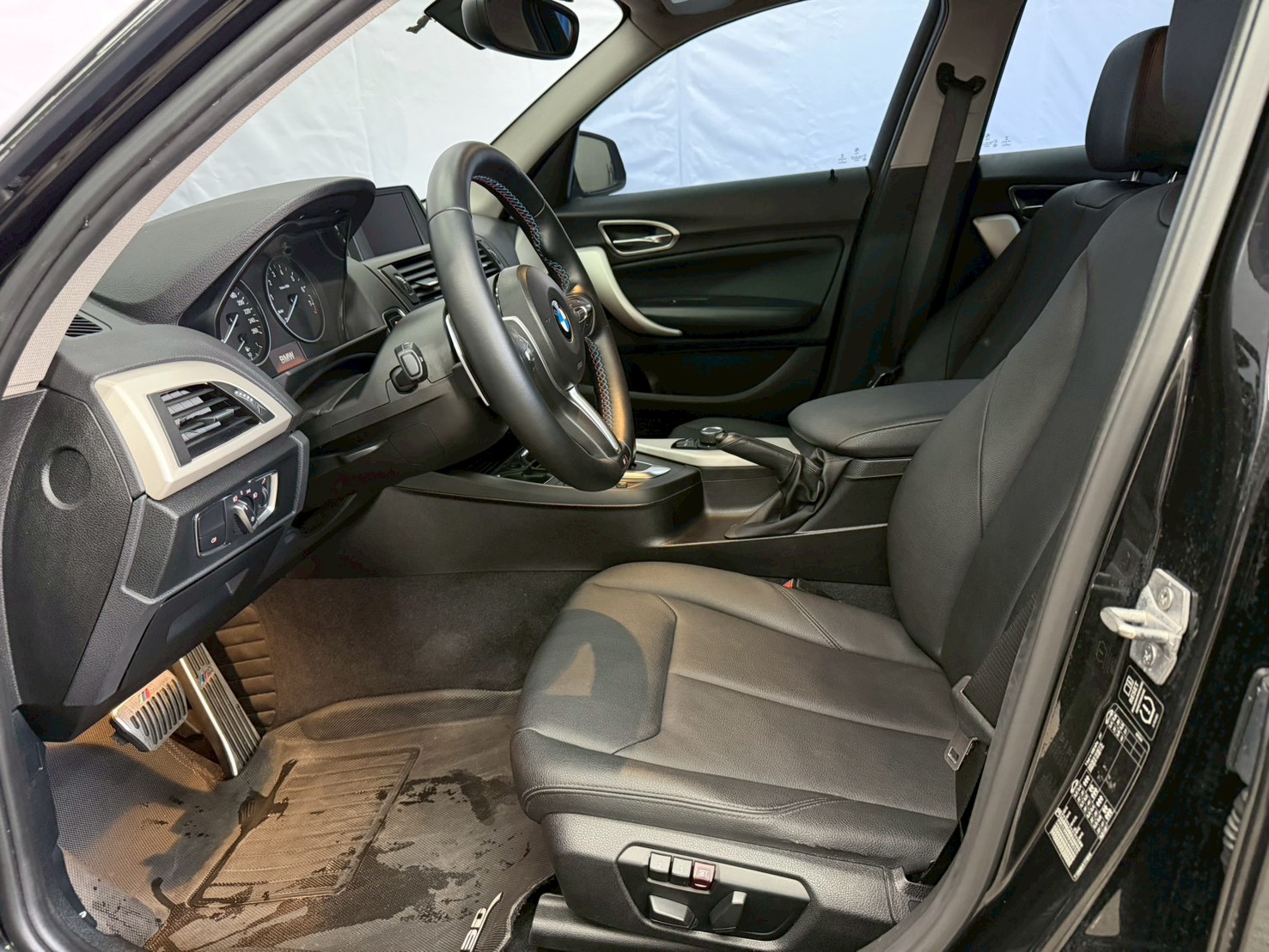 2015 BMW 116i M版方向盤 性能小掀背🔥  第3張相片