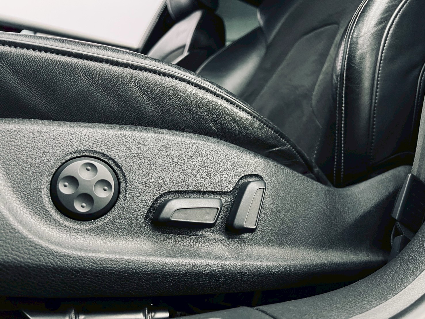 2011 Audi A4 Avant 2.0 TFSI quattro  第3張相片