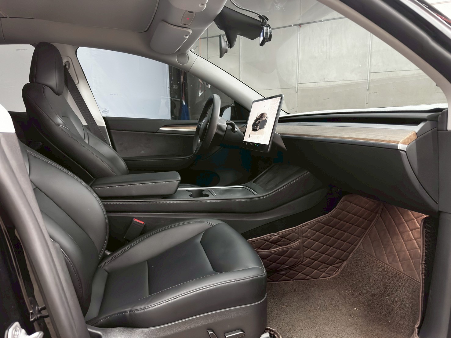 2024 tesla model Y LR 有選FSD 自動召喚   第2張相片