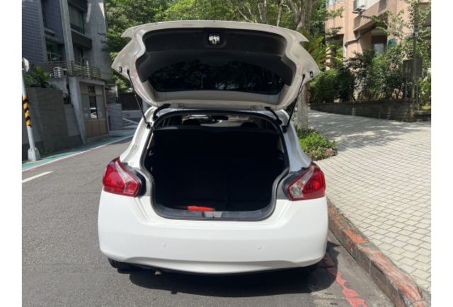 Nissan TIIDA  第8張相片
