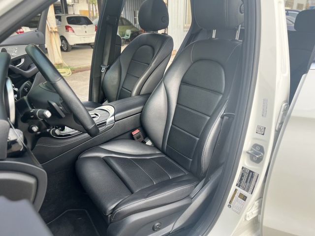 超低里程GLC AWD!原版件一手車~只有一台車況超優!電洽小何0966427962  第2張相片
