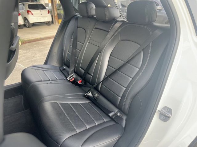 超低里程GLC AWD!原版件一手車~只有一台車況超優!電洽小何0966427962  第4張相片