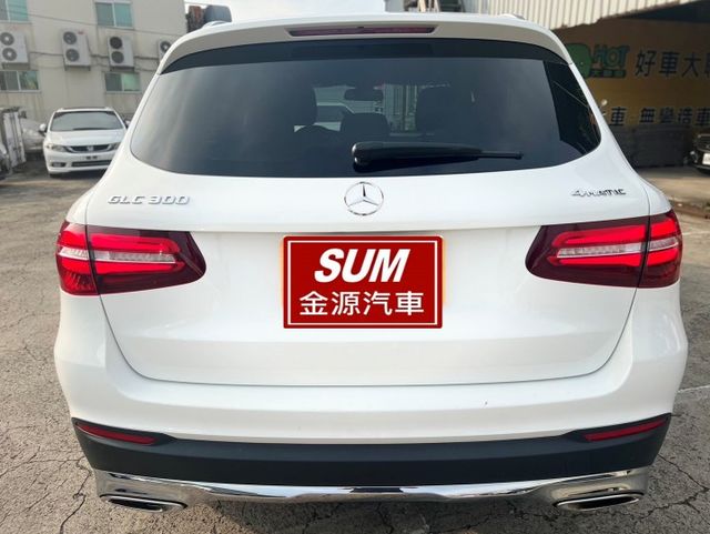 超低里程GLC AWD!原版件一手車~只有一台車況超優!電洽小何0966427962  第6張相片