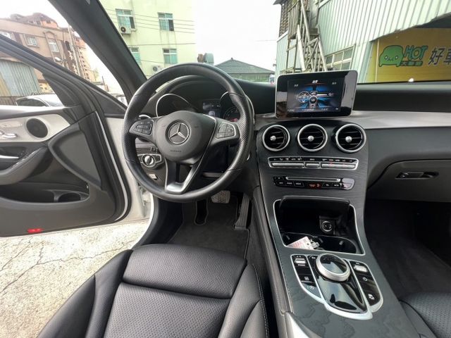 超低里程GLC AWD!原版件一手車~只有一台車況超優!電洽小何0966427962  第11張相片