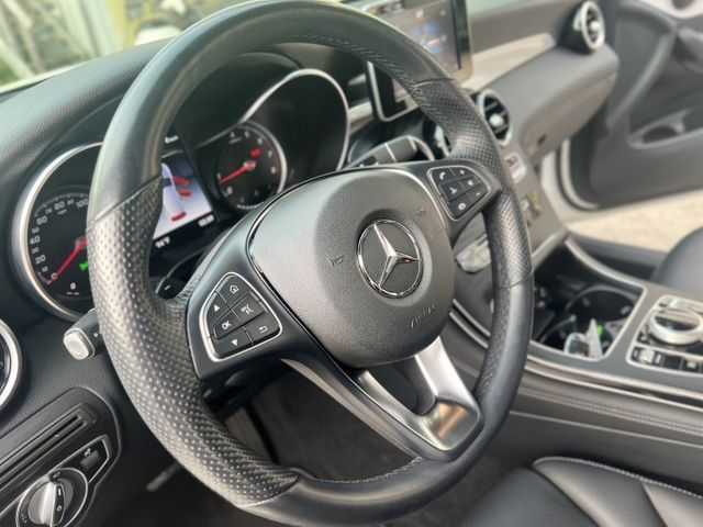超低里程GLC AWD!原版件一手車~只有一台車況超優!電洽小何0966427962  第13張相片