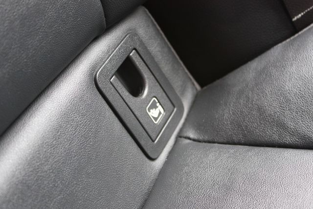 【原廠保固中】~白色黑內裝~比新車便宜30萬~洽0900-785-788阿政  第18張相片